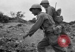 Standbild 305th Infantry Division 77 Yuza Okinawa Ryukyu Inseln, 1945, aus Sekunde 12 historischem Filmmaterial Videoclip 65675052955