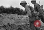 Standbild 305th Infantry Division 77 Yuza Okinawa Ryukyu Inseln, 1945, aus Sekunde 13 historischem Filmmaterial Videoclip 65675052955