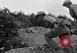 Standbild 305th Infantry Division 77 Yuza Okinawa Ryukyu Inseln, 1945, aus Sekunde 14 historischem Filmmaterial Videoclip 65675052955