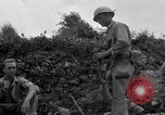 Standbild 305th Infantry Division 77 Yuza Okinawa Ryukyu Inseln, 1945, aus Sekunde 20 historischem Filmmaterial Videoclip 65675052955