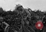Standbild 305th Infantry Division 77 Yuza Okinawa Ryukyu Inseln, 1945, aus Sekunde 21 historischem Filmmaterial Videoclip 65675052955