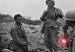 Standbild 305th Infantry Division 77 Yuza Okinawa Ryukyu Inseln, 1945, aus Sekunde 25 historischem Filmmaterial Videoclip 65675052955
