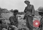 Standbild 305th Infantry Division 77 Yuza Okinawa Ryukyu Inseln, 1945, aus Sekunde 27 historischem Filmmaterial Videoclip 65675052955