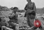 Standbild 305th Infantry Division 77 Yuza Okinawa Ryukyu Inseln, 1945, aus Sekunde 29 historischem Filmmaterial Videoclip 65675052955