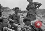 Standbild 305th Infantry Division 77 Yuza Okinawa Ryukyu Inseln, 1945, aus Sekunde 33 historischem Filmmaterial Videoclip 65675052955