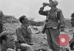 Standbild 305th Infantry Division 77 Yuza Okinawa Ryukyu Inseln, 1945, aus Sekunde 39 historischem Filmmaterial Videoclip 65675052955