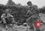 Standbild 305th Infantry Division 77 Yuza Okinawa Ryukyu Inseln, 1945, aus Sekunde 43 historischem Filmmaterial Videoclip 65675052955