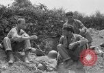 Standbild 305th Infantry Division 77 Yuza Okinawa Ryukyu Inseln, 1945, aus Sekunde 49 historischem Filmmaterial Videoclip 65675052955