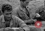 Standbild 305th Infantry Division 77 Yuza Okinawa Ryukyu Inseln, 1945, aus Sekunde 60 historischem Filmmaterial Videoclip 65675052955
