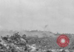 Standbild 305th Infantry Division 77 Yuza Okinawa Ryukyu Inseln, 1945, aus Sekunde 11 historischem Filmmaterial Videoclip 65675052956