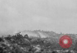 Standbild 305th Infantry Division 77 Yuza Okinawa Ryukyu Inseln, 1945, aus Sekunde 20 historischem Filmmaterial Videoclip 65675052956