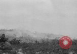 Standbild 305th Infantry Division 77 Yuza Okinawa Ryukyu Inseln, 1945, aus Sekunde 27 historischem Filmmaterial Videoclip 65675052956