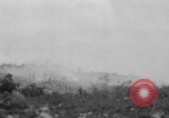 Standbild 305th Infantry Division 77 Yuza Okinawa Ryukyu Inseln, 1945, aus Sekunde 28 historischem Filmmaterial Videoclip 65675052956