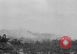 Standbild 305th Infantry Division 77 Yuza Okinawa Ryukyu Inseln, 1945, aus Sekunde 32 historischem Filmmaterial Videoclip 65675052956