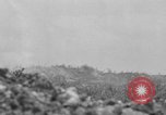 Standbild 305th Infantry Division 77 Yuza Okinawa Ryukyu Inseln, 1945, aus Sekunde 37 historischem Filmmaterial Videoclip 65675052956