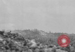 Standbild 305th Infantry Division 77 Yuza Okinawa Ryukyu Inseln, 1945, aus Sekunde 39 historischem Filmmaterial Videoclip 65675052956