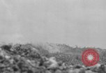 Standbild 305th Infantry Division 77 Yuza Okinawa Ryukyu Inseln, 1945, aus Sekunde 44 historischem Filmmaterial Videoclip 65675052956