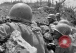Standbild 305th Infantry Division 77 Yuza Okinawa Ryukyu Inseln, 1945, aus Sekunde 58 historischem Filmmaterial Videoclip 65675052956