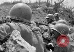 Standbild 305th Infantry Division 77 Yuza Okinawa Ryukyu Inseln, 1945, aus Sekunde 59 historischem Filmmaterial Videoclip 65675052956
