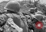 Standbild 305th Infantry Division 77 Yuza Okinawa Ryukyu Inseln, 1945, aus Sekunde 61 historischem Filmmaterial Videoclip 65675052956