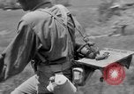 Standbild 305th Infantry Division 77 Yuza Okinawa Ryukyu Inseln, 1945, aus Sekunde 6 historischem Filmmaterial Videoclip 65675052957