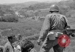 Standbild 305th Infantry Division 77 Yuza Okinawa Ryukyu Inseln, 1945, aus Sekunde 10 historischem Filmmaterial Videoclip 65675052957