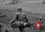 Standbild 305th Infantry Division 77 Yuza Okinawa Ryukyu Inseln, 1945, aus Sekunde 16 historischem Filmmaterial Videoclip 65675052957