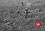 Standbild 305th Infantry Division 77 Yuza Okinawa Ryukyu Inseln, 1945, aus Sekunde 18 historischem Filmmaterial Videoclip 65675052957