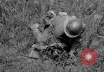 Standbild 305th Infantry Division 77 Yuza Okinawa Ryukyu Inseln, 1945, aus Sekunde 27 historischem Filmmaterial Videoclip 65675052957
