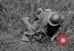 Standbild 305th Infantry Division 77 Yuza Okinawa Ryukyu Inseln, 1945, aus Sekunde 28 historischem Filmmaterial Videoclip 65675052957