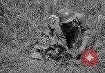 Standbild 305th Infantry Division 77 Yuza Okinawa Ryukyu Inseln, 1945, aus Sekunde 29 historischem Filmmaterial Videoclip 65675052957