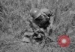 Standbild 305th Infantry Division 77 Yuza Okinawa Ryukyu Inseln, 1945, aus Sekunde 30 historischem Filmmaterial Videoclip 65675052957