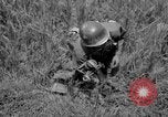 Standbild 305th Infantry Division 77 Yuza Okinawa Ryukyu Inseln, 1945, aus Sekunde 31 historischem Filmmaterial Videoclip 65675052957