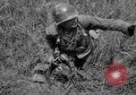 Standbild 305th Infantry Division 77 Yuza Okinawa Ryukyu Inseln, 1945, aus Sekunde 32 historischem Filmmaterial Videoclip 65675052957