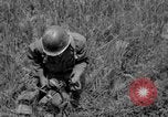 Standbild 305th Infantry Division 77 Yuza Okinawa Ryukyu Inseln, 1945, aus Sekunde 33 historischem Filmmaterial Videoclip 65675052957