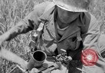 Standbild 305th Infantry Division 77 Yuza Okinawa Ryukyu Inseln, 1945, aus Sekunde 35 historischem Filmmaterial Videoclip 65675052957