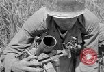 Standbild 305th Infantry Division 77 Yuza Okinawa Ryukyu Inseln, 1945, aus Sekunde 39 historischem Filmmaterial Videoclip 65675052957