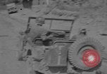 Image États-Unis 96e Division Yuza Okinawa îles Ryukyu, 1945, de la seconde 26 séquences d'archives historiques vidéo 65675052959
