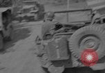 Image États-Unis 96e Division Yuza Okinawa îles Ryukyu, 1945, de la seconde 31 séquences d'archives historiques vidéo 65675052959