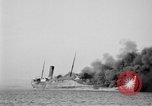 Standbild Frachtschiff auf Feuer im Ozean Atlantik, 1923, aus Sekunde 11 historischem Filmmaterial Videoclip 65675053003