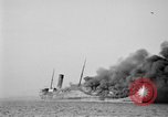 Standbild Frachtschiff auf Feuer im Ozean Atlantik, 1923, aus Sekunde 14 historischem Filmmaterial Videoclip 65675053003