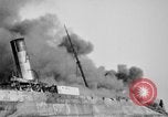 Standbild Frachtschiff auf Feuer im Ozean Atlantik, 1923, aus Sekunde 26 historischem Filmmaterial Videoclip 65675053003