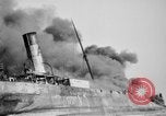 Standbild Frachtschiff auf Feuer im Ozean Atlantik, 1923, aus Sekunde 27 historischem Filmmaterial Videoclip 65675053003