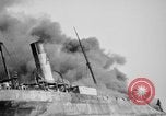 Standbild Frachtschiff auf Feuer im Ozean Atlantik, 1923, aus Sekunde 28 historischem Filmmaterial Videoclip 65675053003