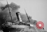 Standbild Frachtschiff auf Feuer im Ozean Atlantik, 1923, aus Sekunde 31 historischem Filmmaterial Videoclip 65675053003