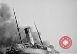 Standbild Frachtschiff auf Feuer im Ozean Atlantik, 1923, aus Sekunde 33 historischem Filmmaterial Videoclip 65675053003