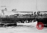 Standbild Frachtschiff auf Feuer im Ozean Atlantik, 1923, aus Sekunde 49 historischem Filmmaterial Videoclip 65675053003