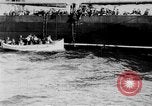 Standbild Frachtschiff auf Feuer im Ozean Atlantik, 1923, aus Sekunde 56 historischem Filmmaterial Videoclip 65675053003