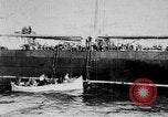 Standbild Frachtschiff auf Feuer im Ozean Atlantik, 1923, aus Sekunde 59 historischem Filmmaterial Videoclip 65675053003