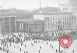 Immagine di La Porta di Brandeburgo Berlino Germania, 1923, secondo 15 filmato di repertorio 65675053004